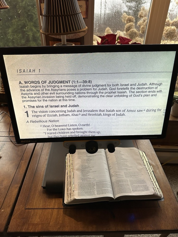 Reinecker Mezzo Electronic Magnifier - 20" Reading Magnifier
