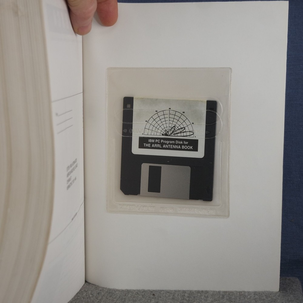 17th Edition The ARRL Antenna Book 1994 MINT with Diskette Front/Side Views