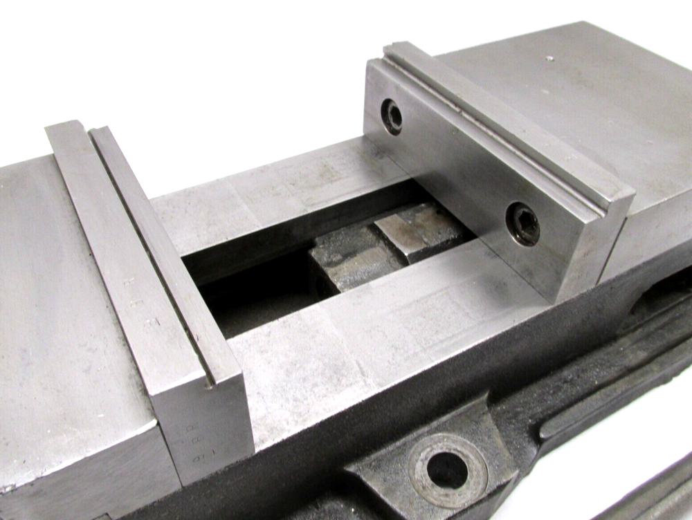 KURT ANGLOCK 6" MILLING MACHINE VISE w/ JAWS & HANDLE - #D60