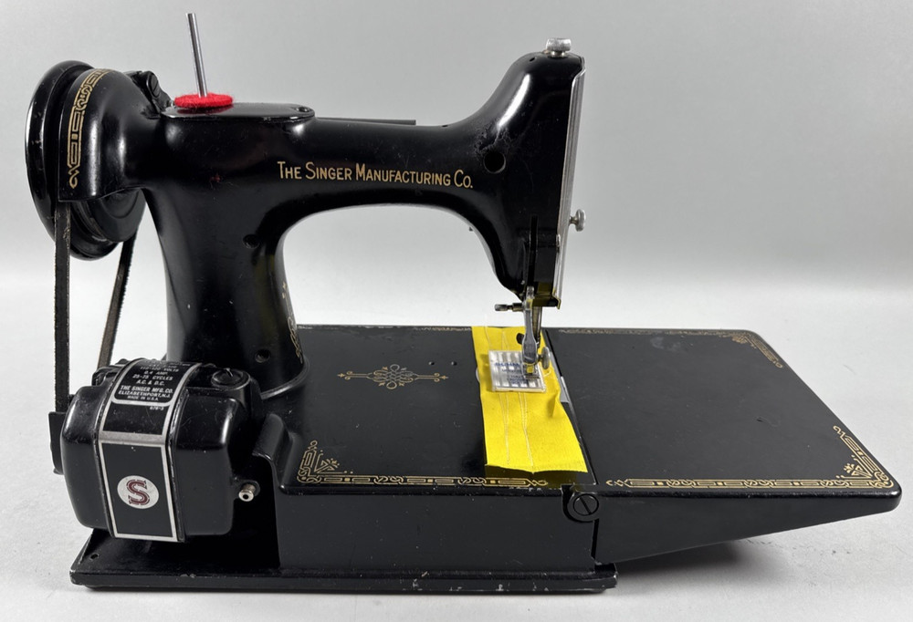 Singer Featherweight 221-1 Sewing Machine w/ Case Accessories Tested Working