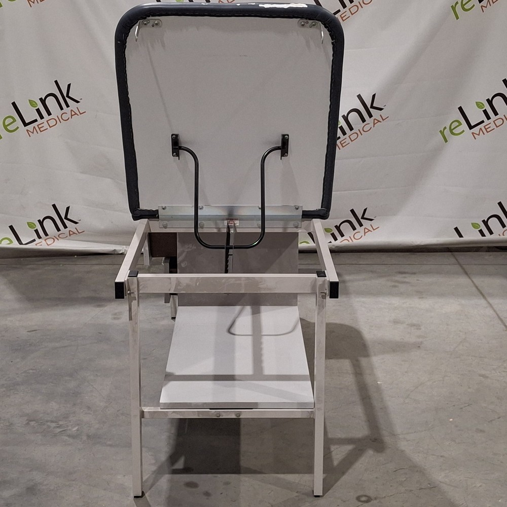Clinton Industries Alpha Series 3013 Treatment Table