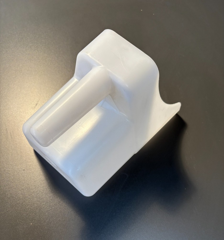 3 QUART PLASTIC FEED SCOOP FROM TOLCO