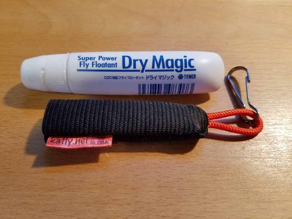 Floatant holder for Tiemco Dry Magic Tube