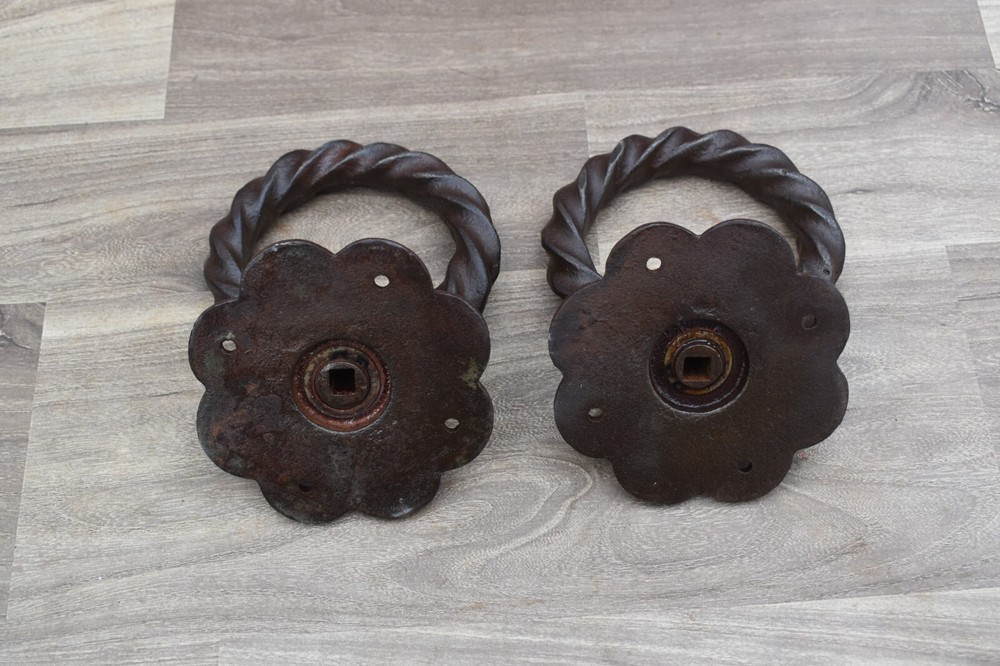 Vintage Cast Iron knocker chest door ring Pull drop handle knobs 2 pic