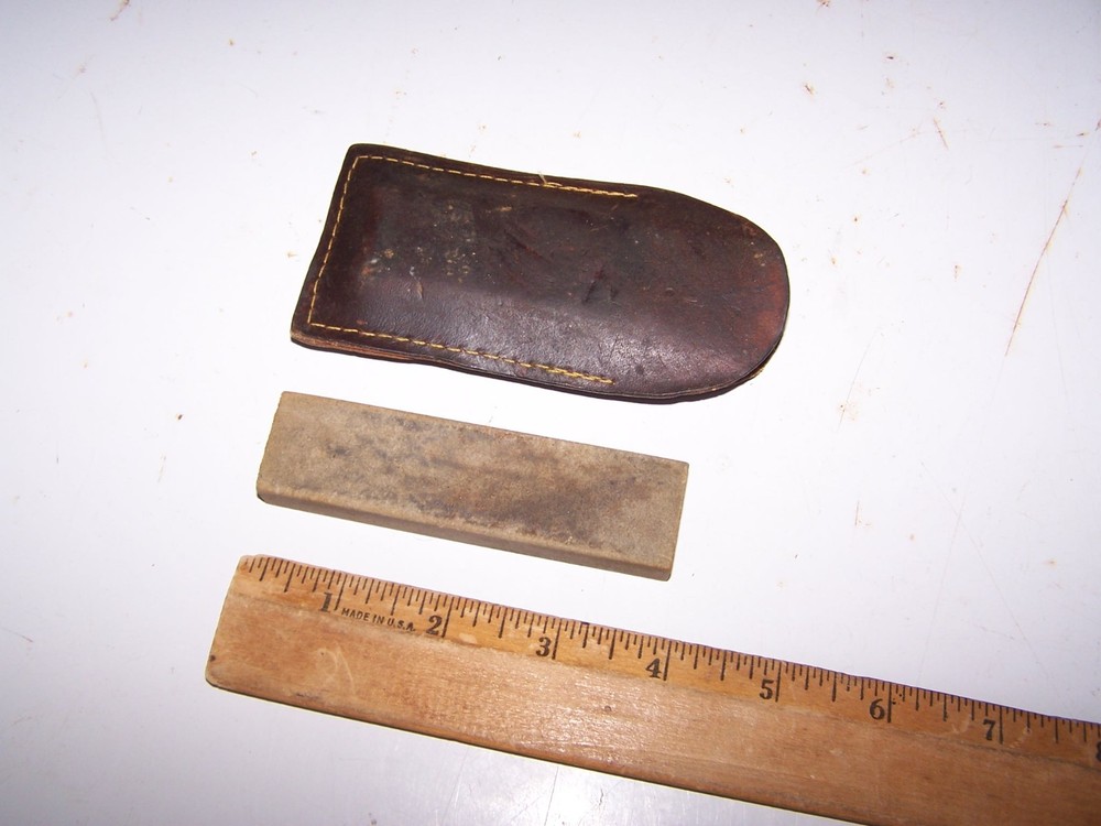 Vintage SMITH'S Sharpening Stone in Leather Pouch
