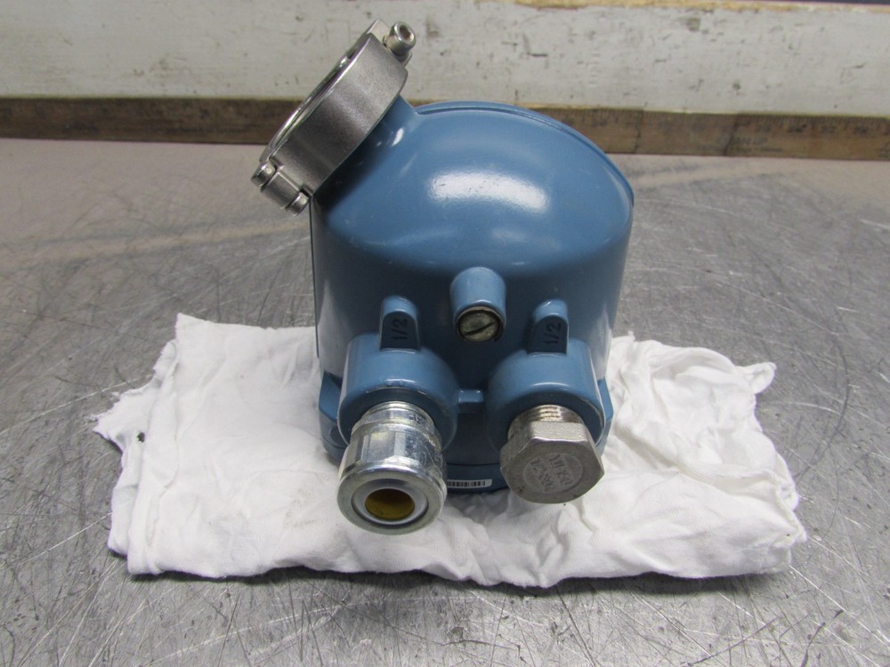 New! Micro Motion 2400SIA11B2EZZZ, HART Transmitter, 1" Tri-Clamp, MAKE OFFER!
