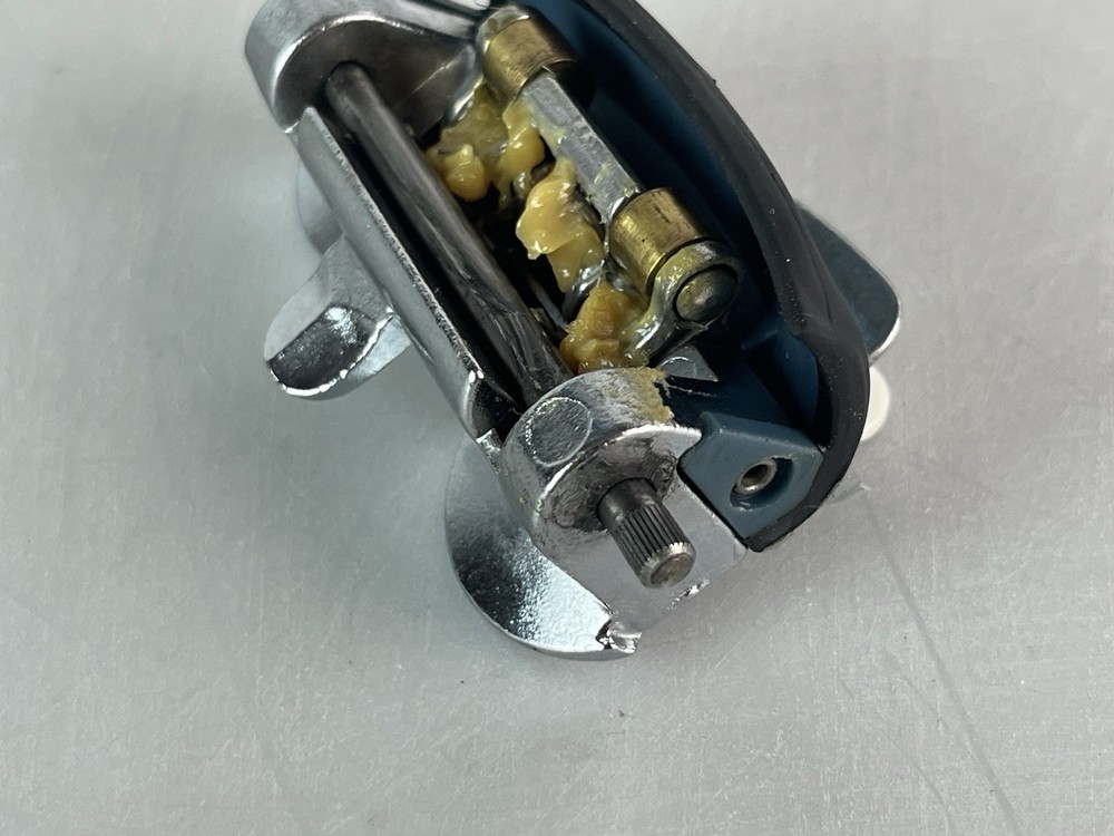Burton Custom SI Snowboard binding's Locking lever Assembly