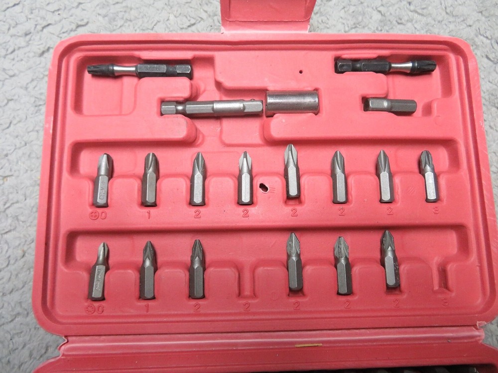 lot of Milwaukee shockwave bits / drill bits