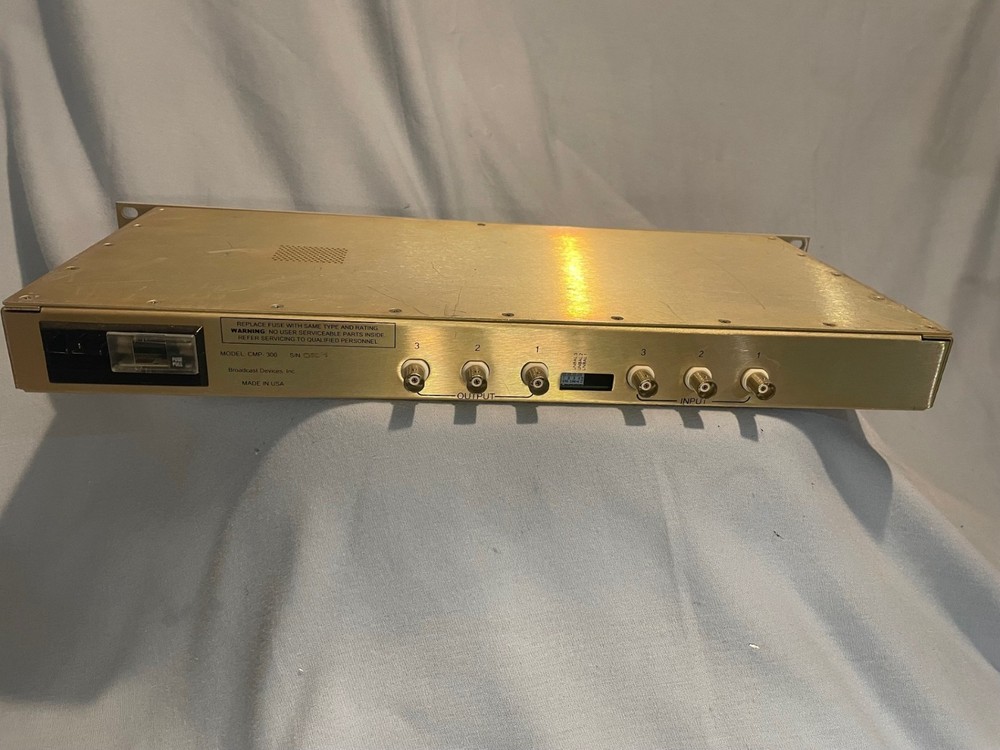 BDI CMP 300 Composite Mixer/Distribution Amplifier Broadcast Devices - Powers up