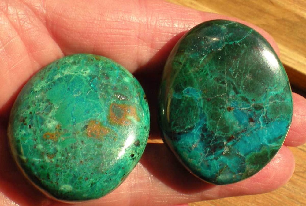 Chrysacolla - 2 Tumbled Stones rt580d