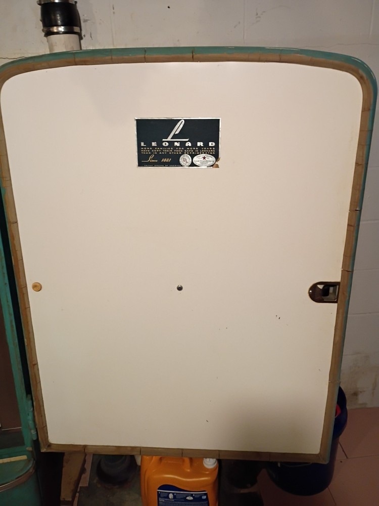 ANTIQUE LEONARD REFRIGERATOR LATE 1947