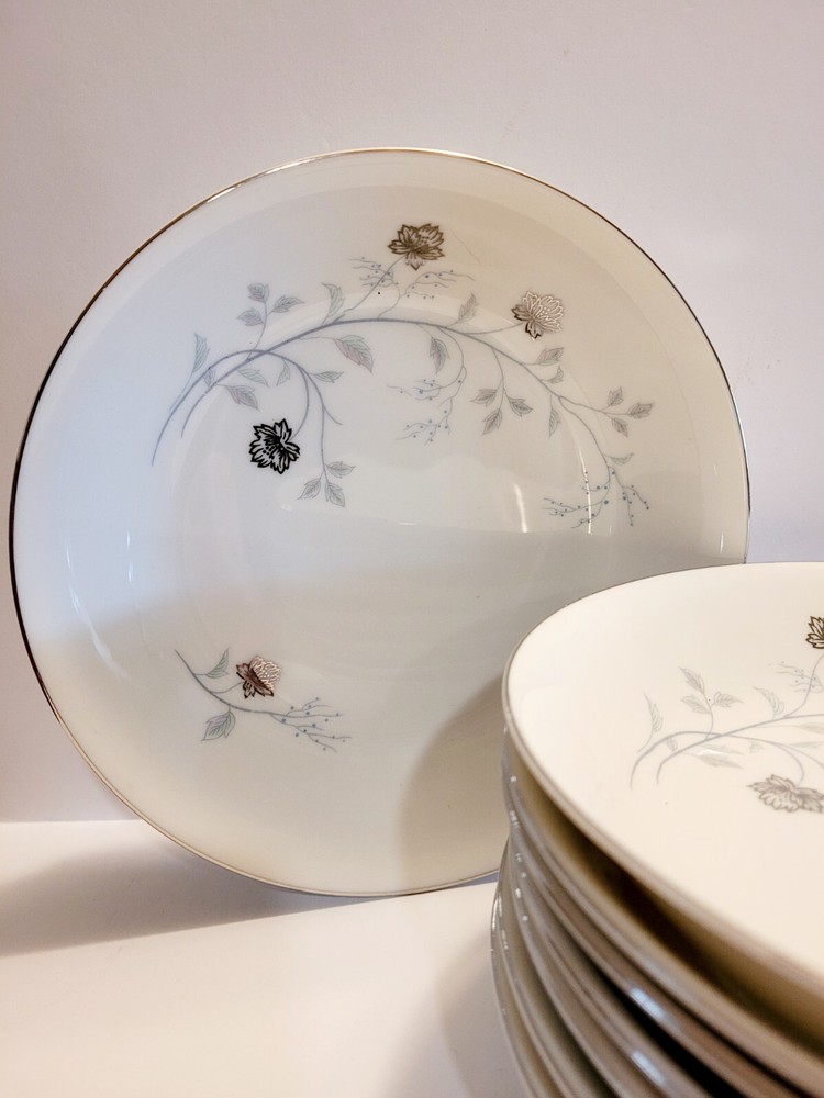 Arlen Fine China 8 Piece Set