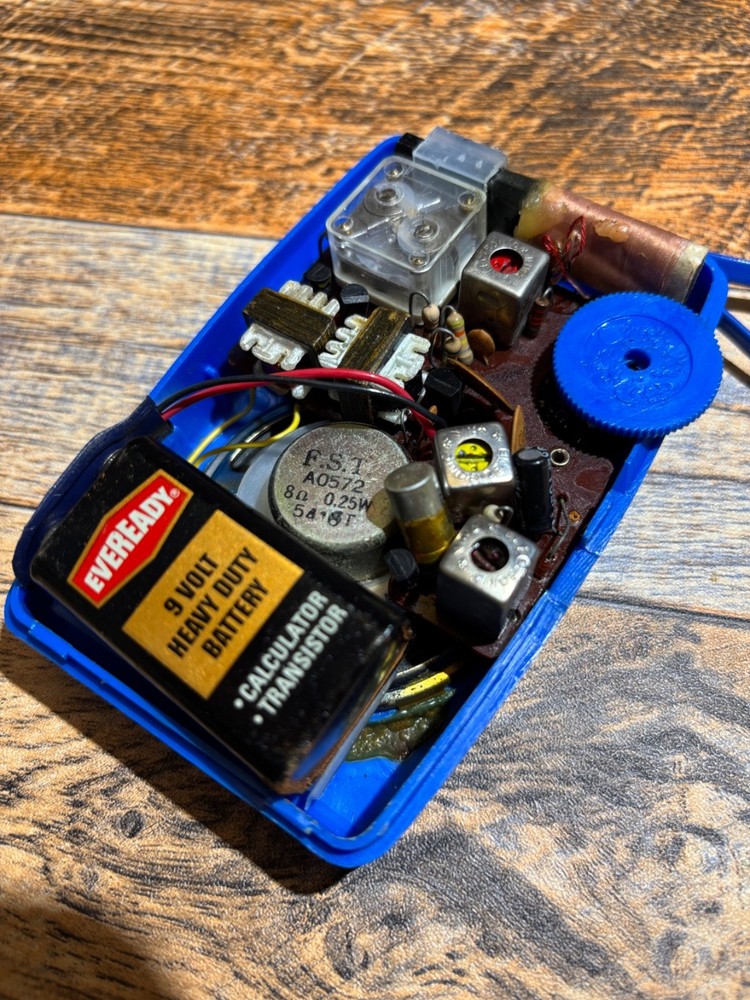Vintage Nobility Solid State Transistor Radio BLUE
