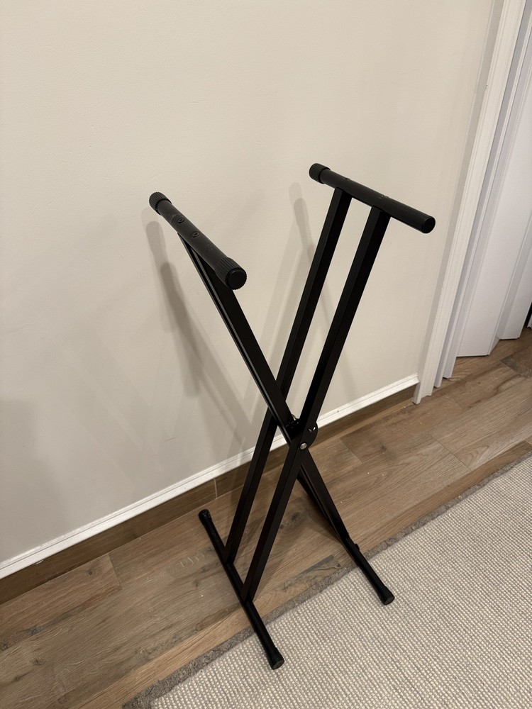 On Stage KS7191 Classic Double-X Keyboard Stand. Used