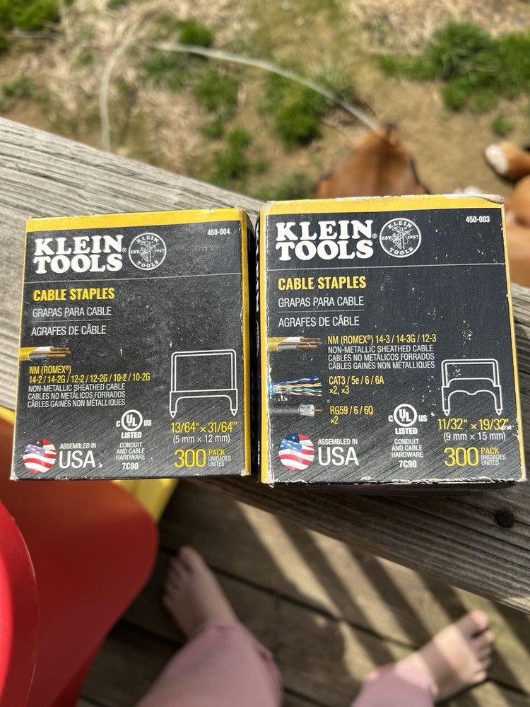 Klein Tools Cable Staples 11/32” 19/32” 2 Pack