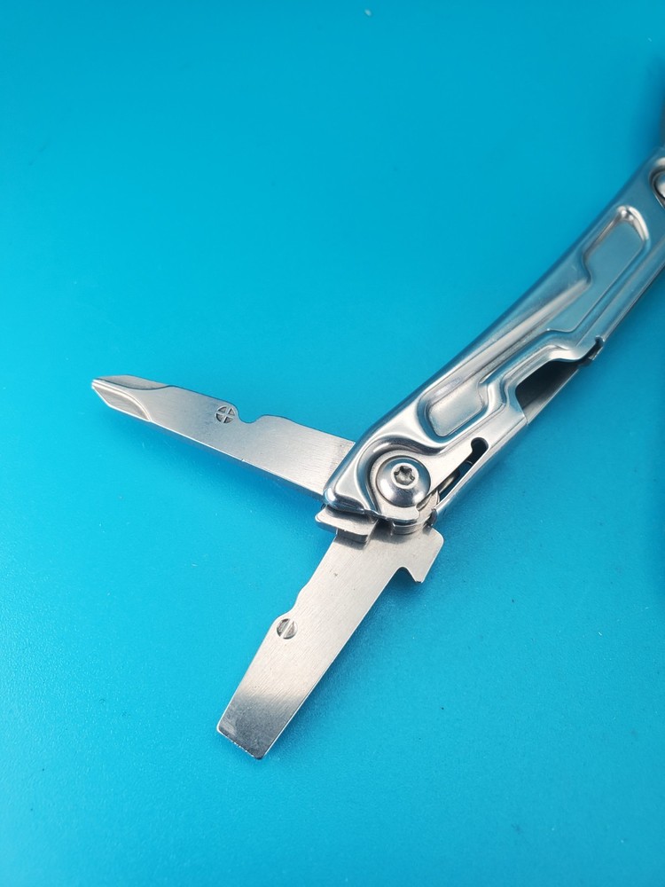 Leatherman Rev 3.8" Multi-Tool, Stainless!