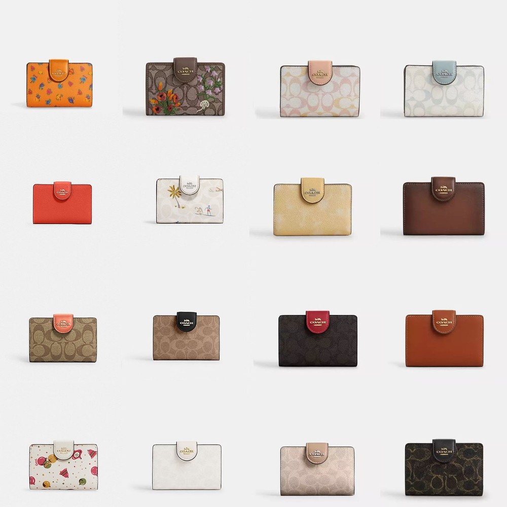 NWT Coach Medium Corner Zip Wallet