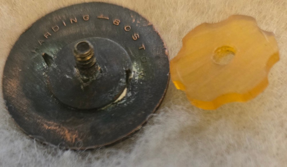 WW1 "MASS" (Massachusetts State) Collar Disc w/nut.