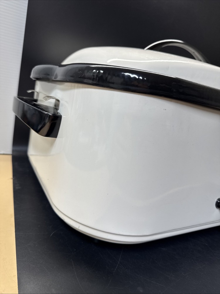 Rival 16 Quart Roaster Oven With Lid White