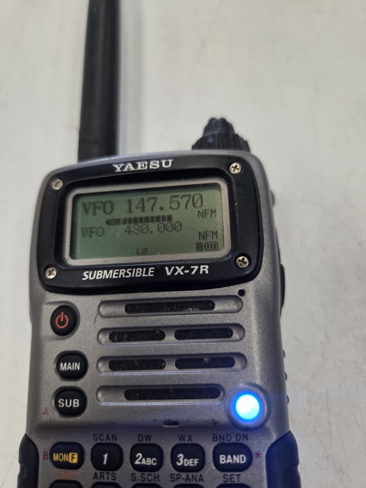 Yaesu VX-7R Tri-Band, Submersible Transceiver
