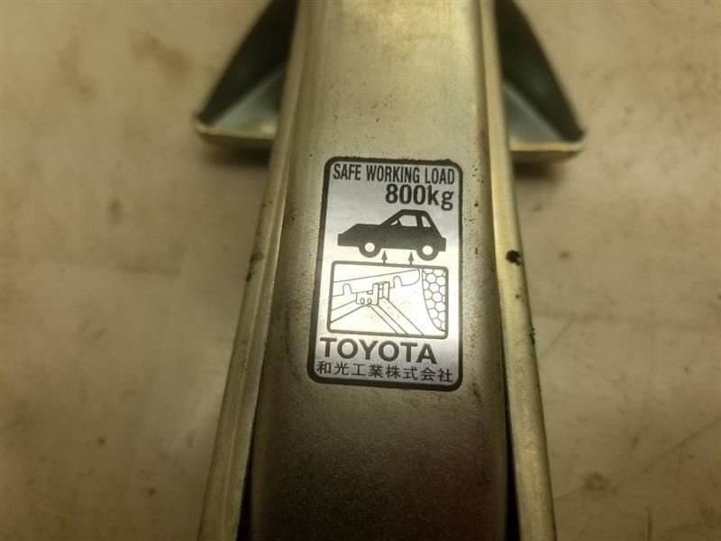 2011 SCION XB JACK WITH TOOL KIT