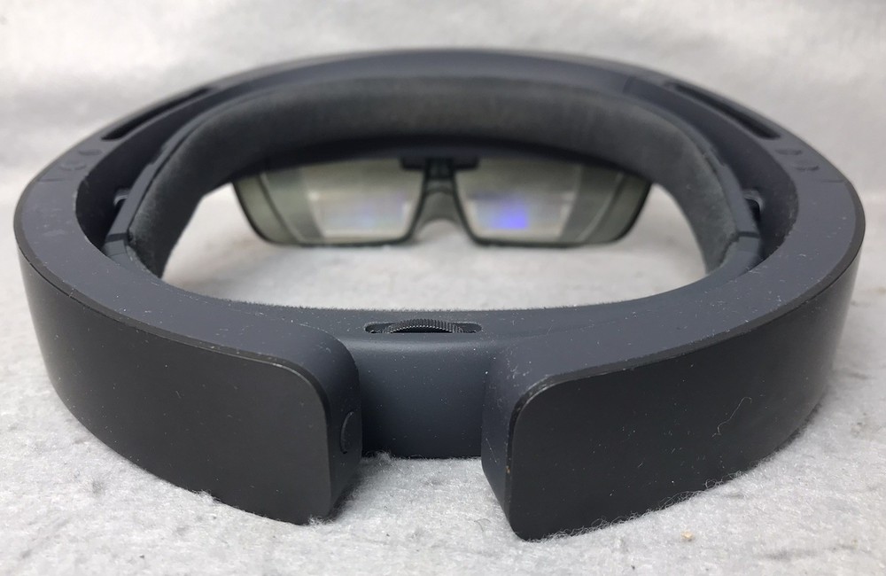 Microsoft Hololens 1 W/charger/Clicker/Case