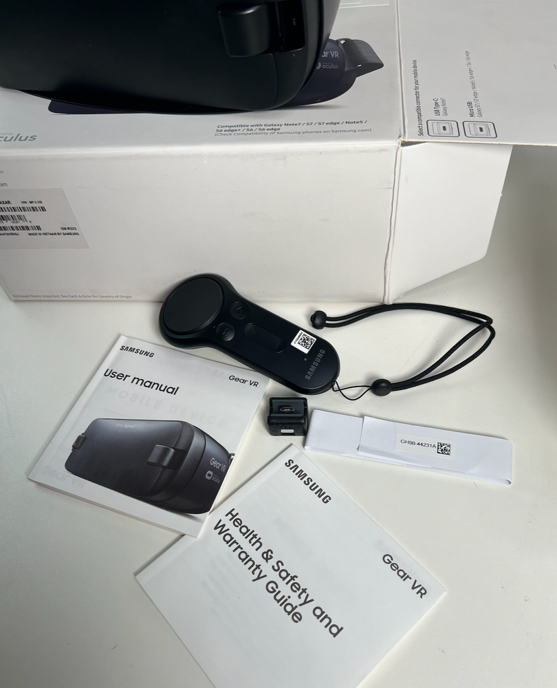 Samsung Gear VR Oculus Headset SM-R323