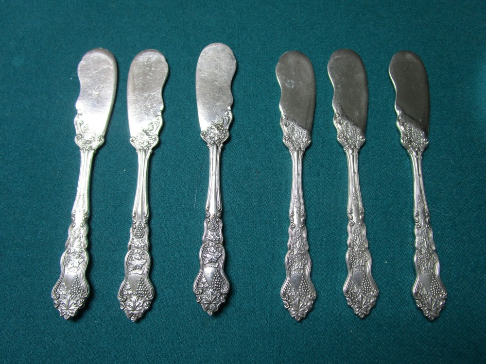 Wm "Rogers' 6 Small Fruit/ Fish / Spread Knives Repousse