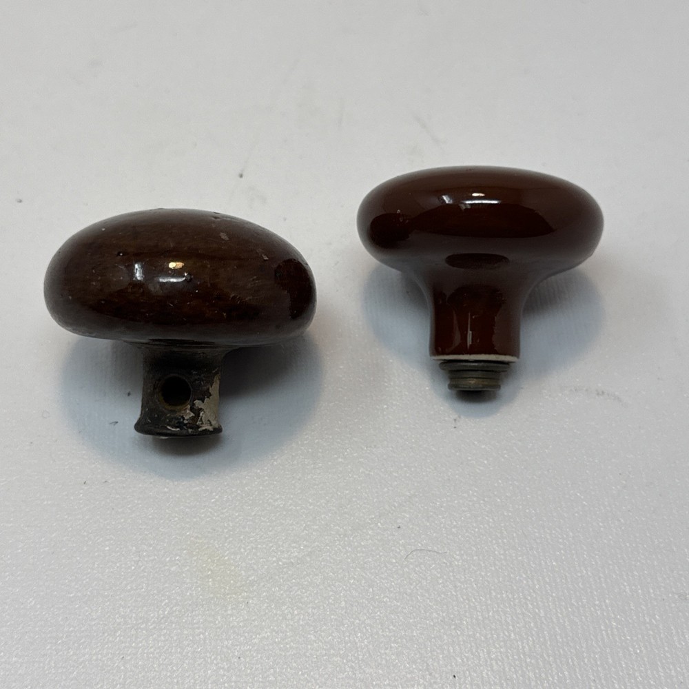 2 Vintage Brown Knobs