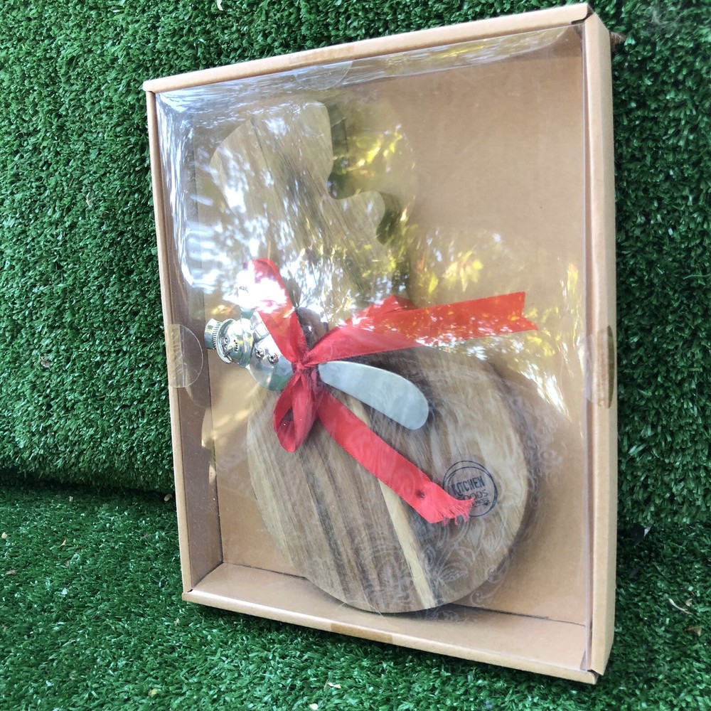 NEW SNOWMAN OR CHRISTMAS TREE WOODEN CHEESE BOARD AND SPREADER