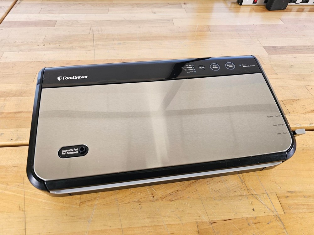 *DOES NOT WORK* FoodSaver Vacuum Sealing System Model FM2900