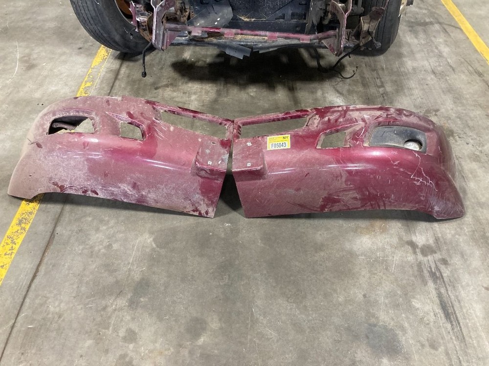 2008-2017 Kenworth T660 2 PIECE POLY Bumper - Used