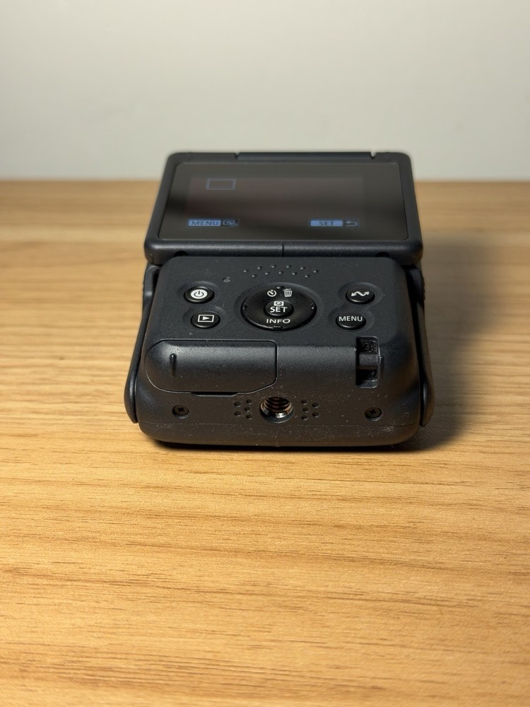 Canon PowerShot V10 Vlogging Camera With SD Card! Excellent, Working