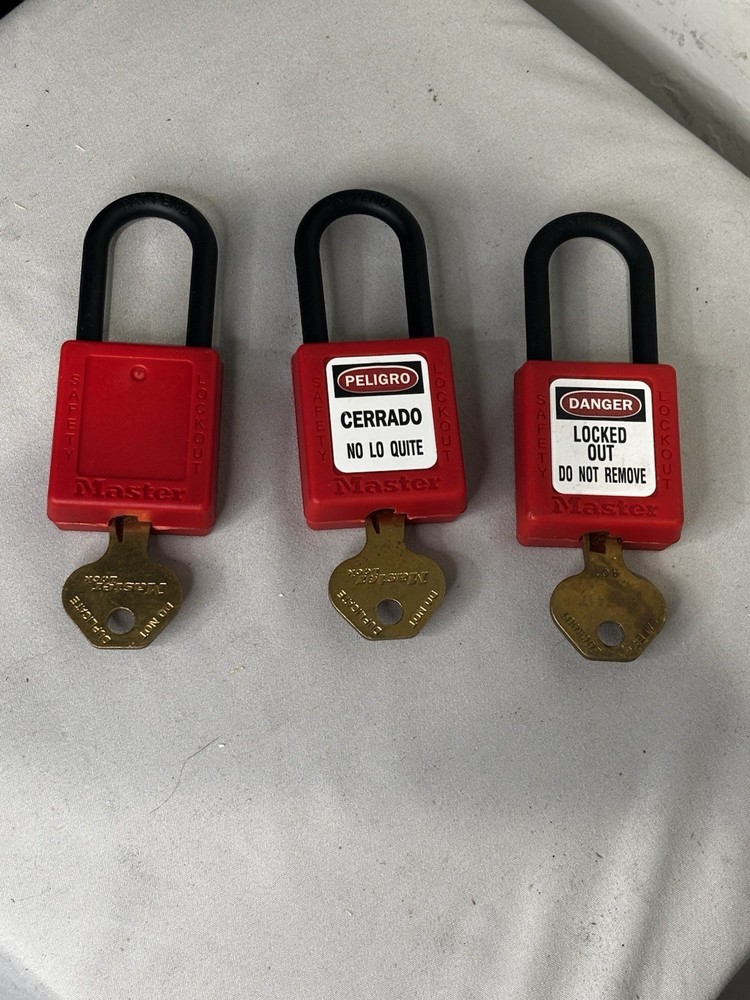 (1)- Master Lock 406 Red Zenex Thermoplastic Safety Padlock