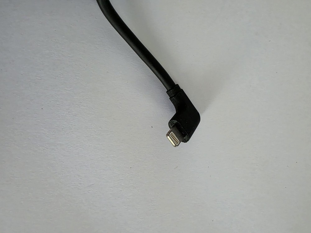 AUDI USB ADAPTER FOR APPLE MOBILE DEVICES WITH LIGHTNING CONNECTOR 8S0 051 435 D