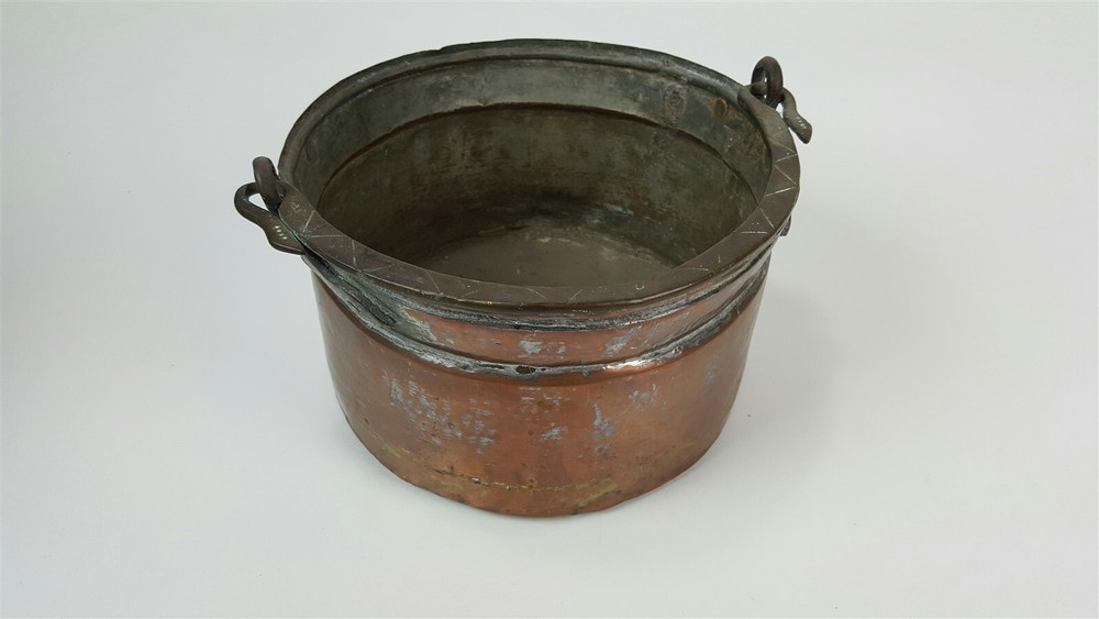 Large antique copper pot / cauldron - hand hammered 10" x 6"