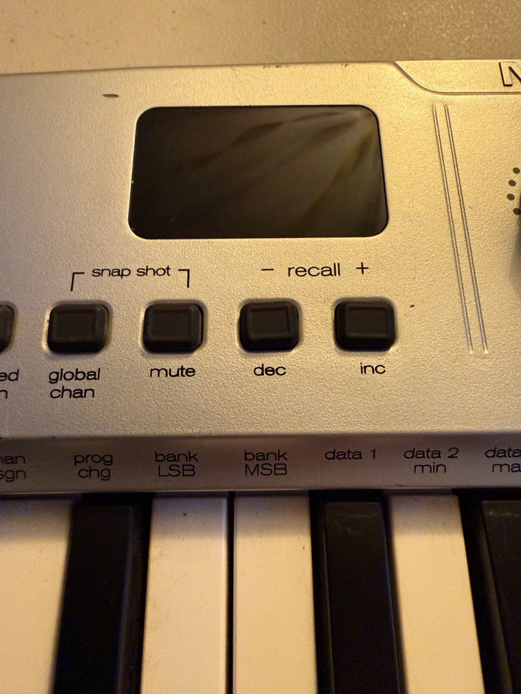 M-Audio O2 Keyboard USB MIDI Controller - Power Up Tested, No USB Cable