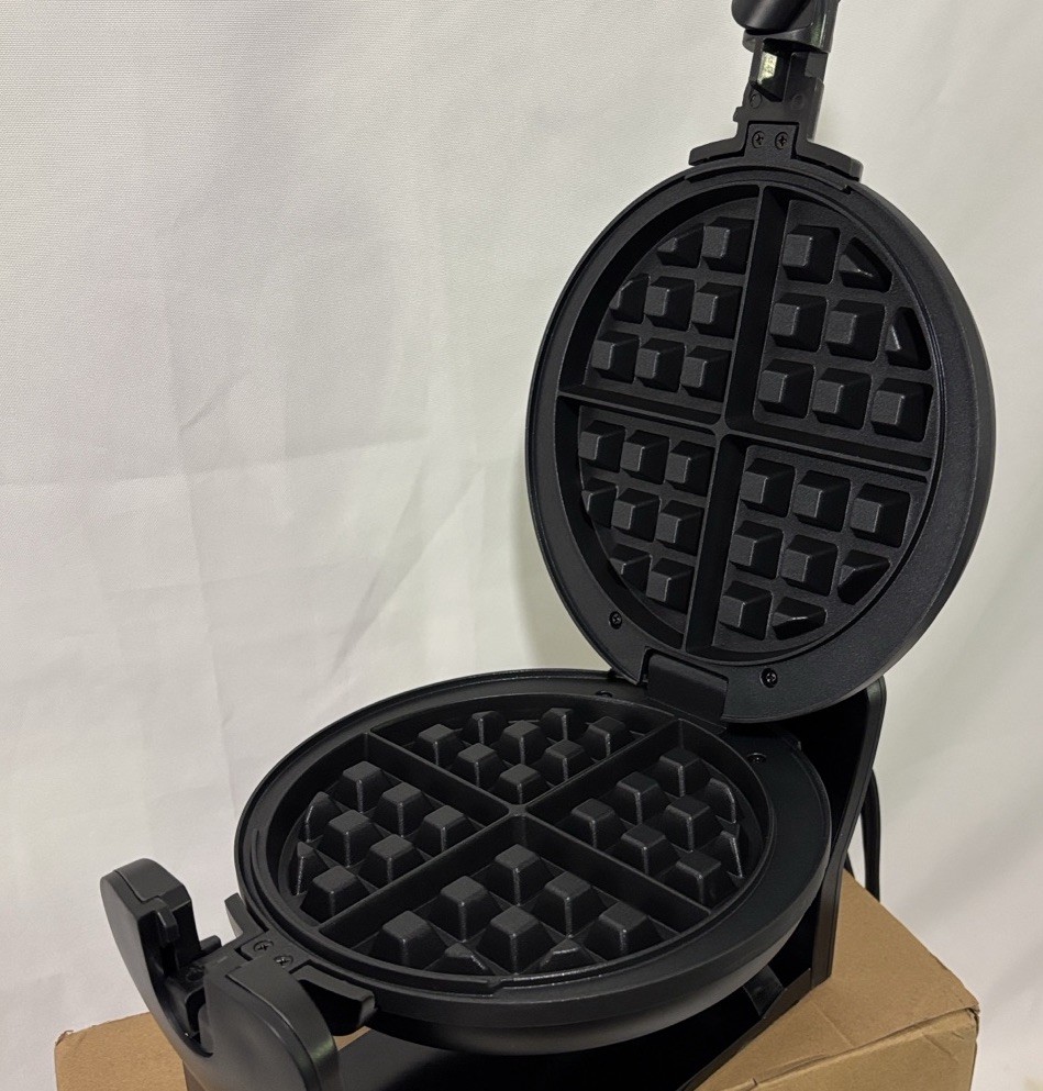 Bella Rotating Belgian Waffle Maker Black