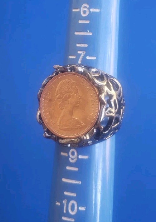 Vintage Silver Tone Ring with Canada Coin. Sz 8