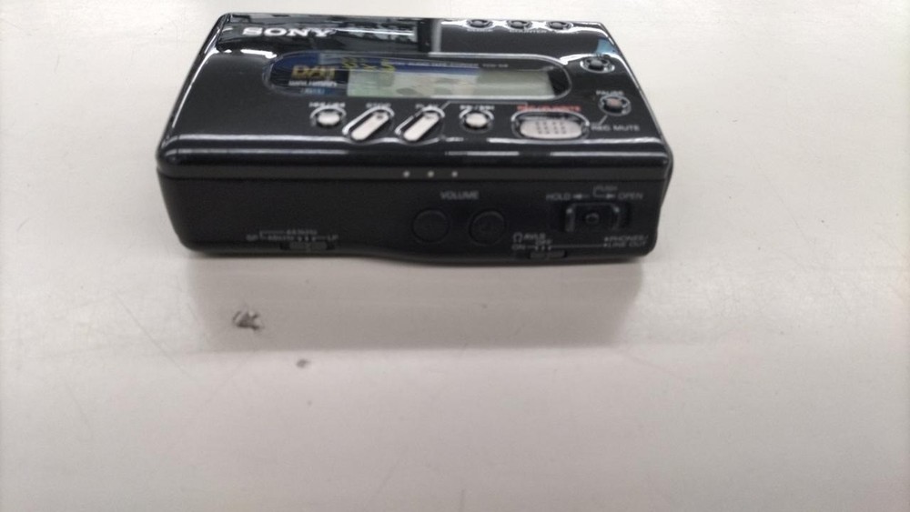 Sony TCD-D8 DAT Walkman Portable Recorder