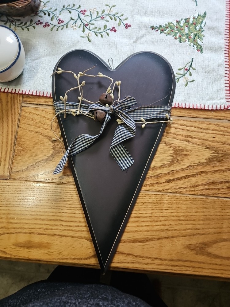 17" Primitive  Hanging Heart Shape Wall Decor (B17)