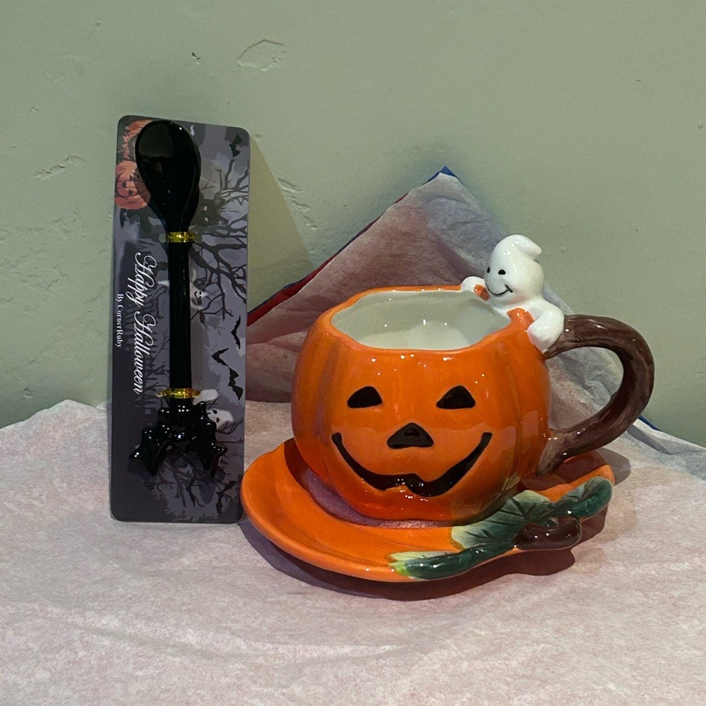 HAPPY HALLOWEEN By Corner Ruby 3 Piece Ceramic Pumpkin Mug, Saucer & Spoon Set.