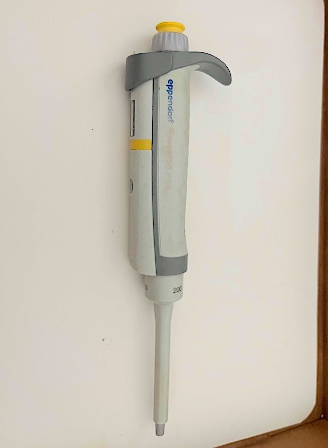 Eppendorf Research PLUS Pipette set (20 µl and 200 µl) + free fitting tip boxes