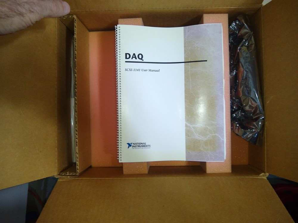 National Instruments SCXI-1000 Mainframe with SCXI-1141 Module Original Box