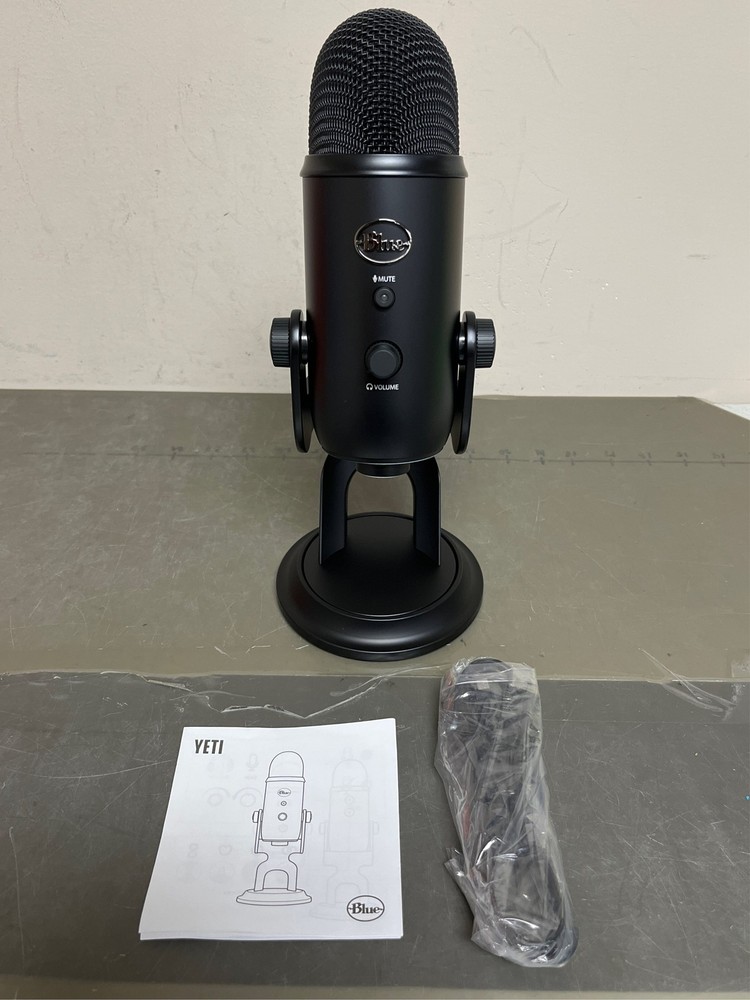 Logitech Creators Blue Yeti USB Microphone for PC, Mac, Gaming, Recording, Strea