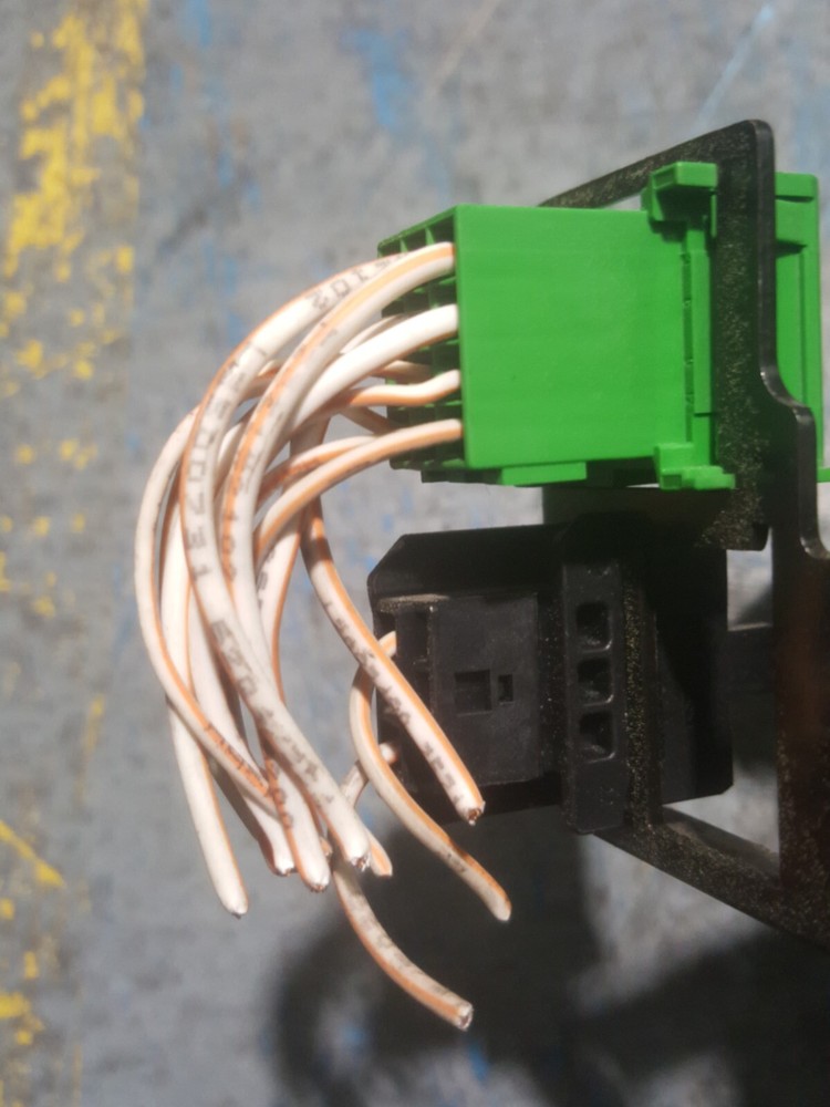 VOLVO IGNITION SWITCH 21203310