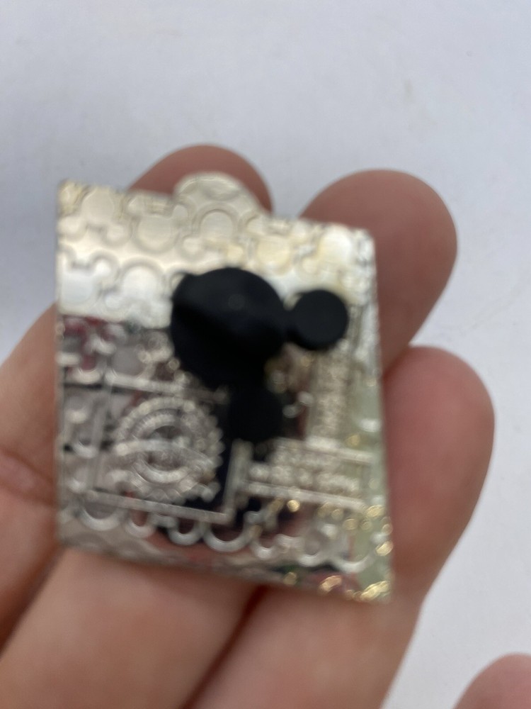 Disney Trading Pin Donald Duck Pre Owned