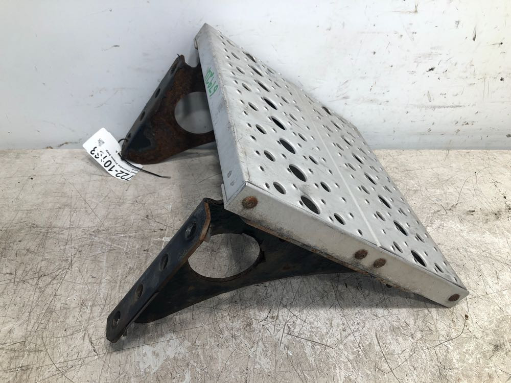 2013 Freightliner Cascadia Frame Step (722-10163)