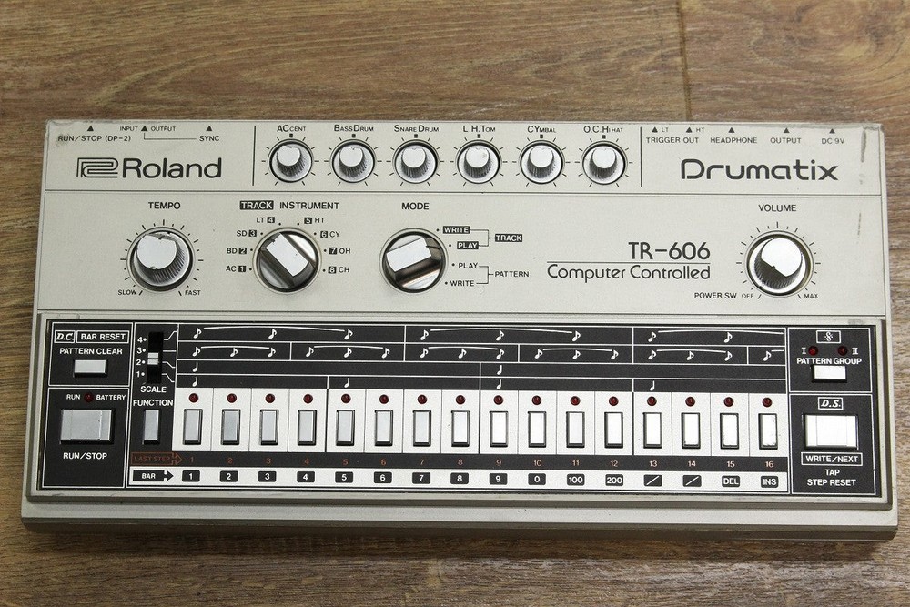 ROLAND TR-606 [221800]