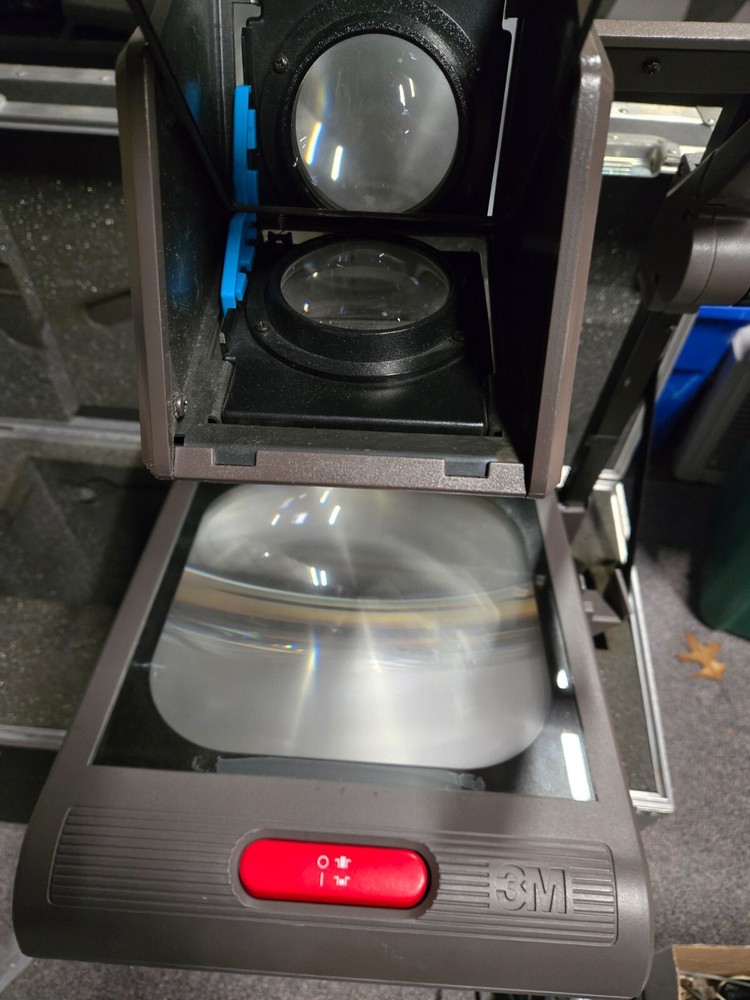 3M Overhead Projector Model 2100 4150 with Working Lamp + Hard Case